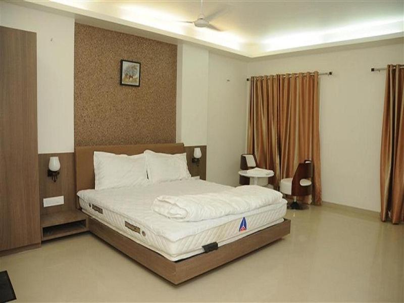 Royal Inn Ankleshwar Extérieur photo